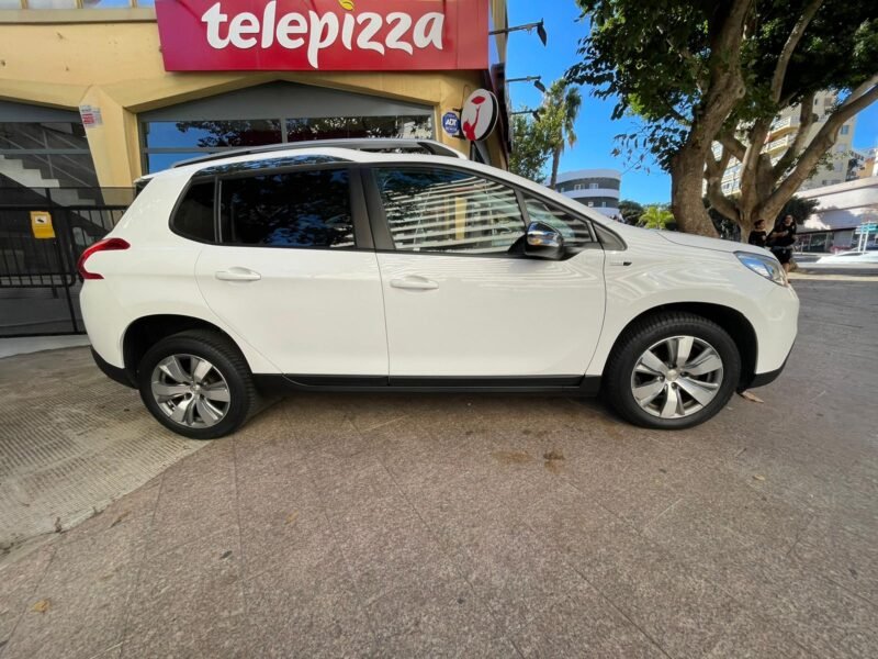 PEUGEOT 2008 Style 1.6 BlueHDi 100 5p.