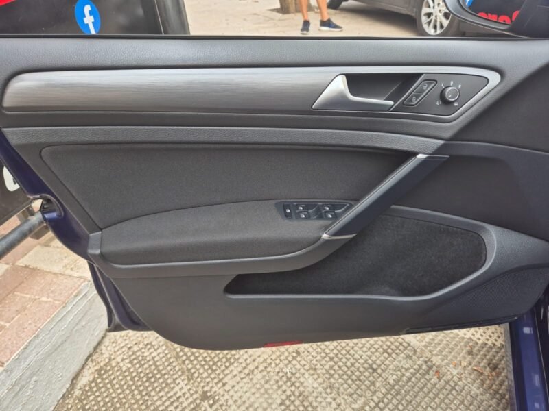 VOLKSWAGEN Golf ADVANCE 1.6 TDI