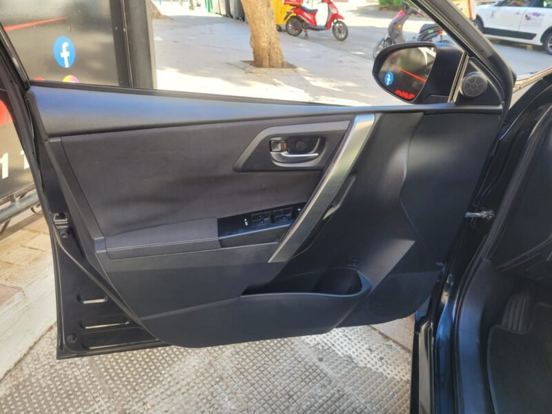 TOYOTA AURIS TOURING SPORT ACTIVE