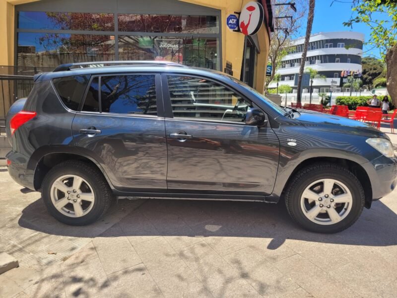 TOYOTA RAV4 2,2 D EXECUTIVE