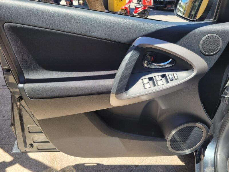 TOYOTA RAV4 2,2 D EXECUTIVE