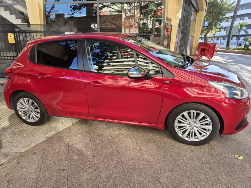 PEUGEOT 208 Style 1.6 BlueHDi