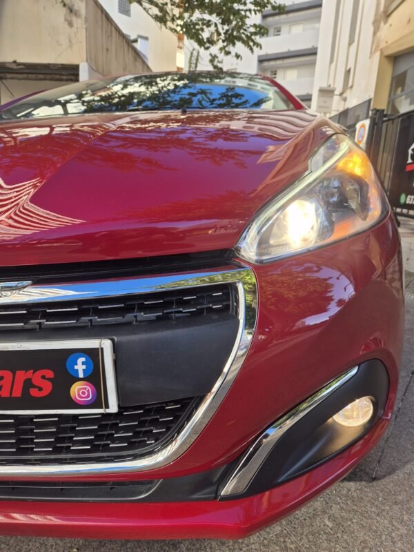 PEUGEOT 208 Style 1.6 BlueHDi