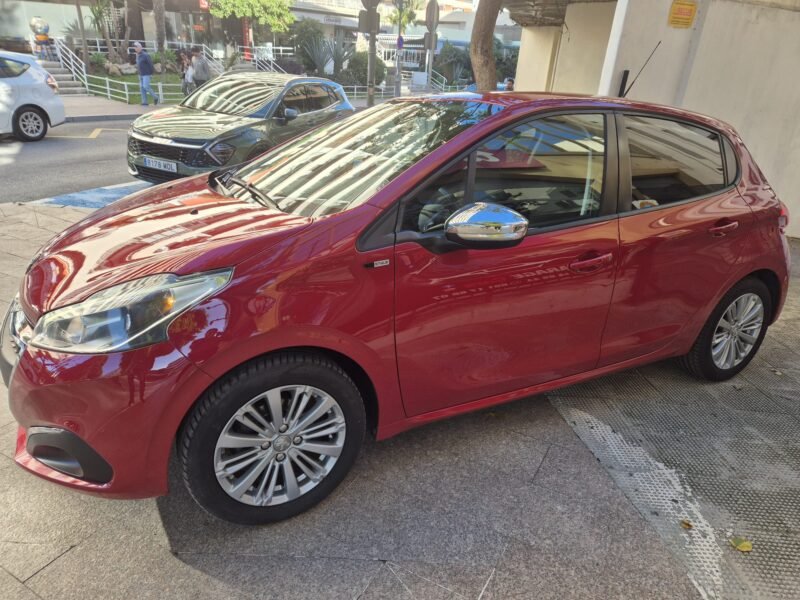 PEUGEOT 208 Style 1.6 BlueHDi