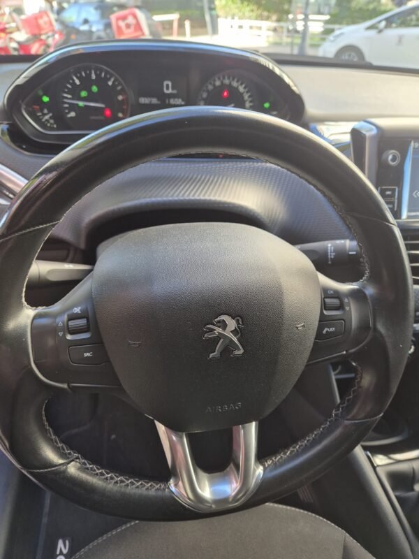 PEUGEOT 208 Style 1.6 BlueHDi