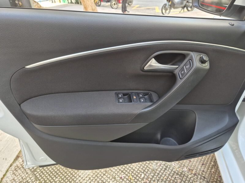 VOLKSWAGEN POLO Advance 1.2 tsi