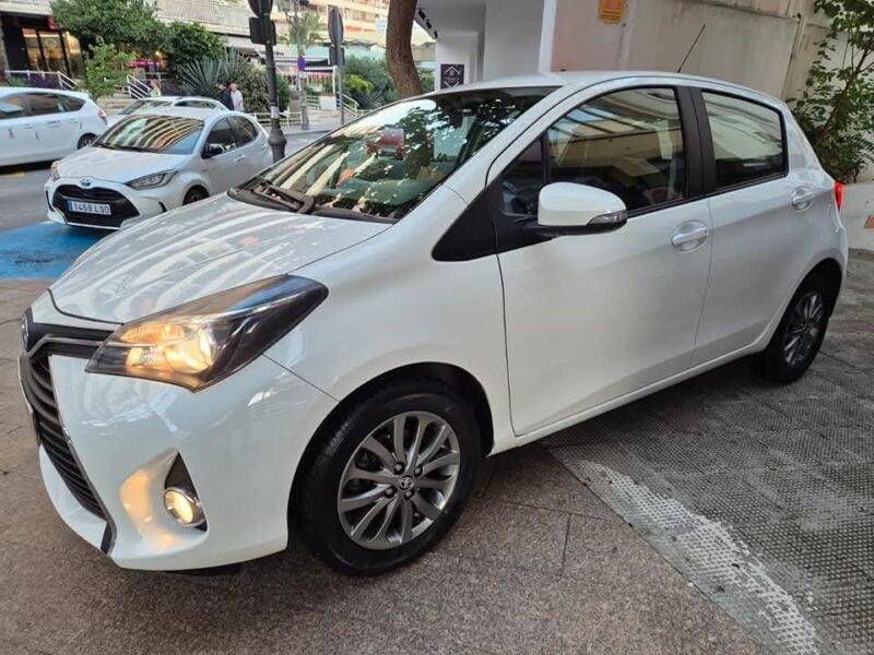 TOYOTA YARIS 1.3 Active