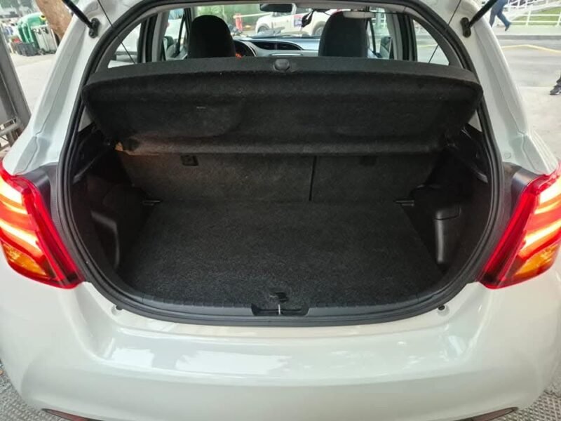 TOYOTA YARIS 1.3 Active