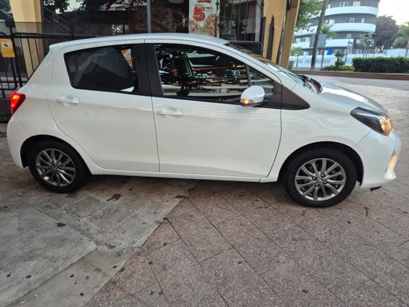 TOYOTA YARIS 1.3 Active