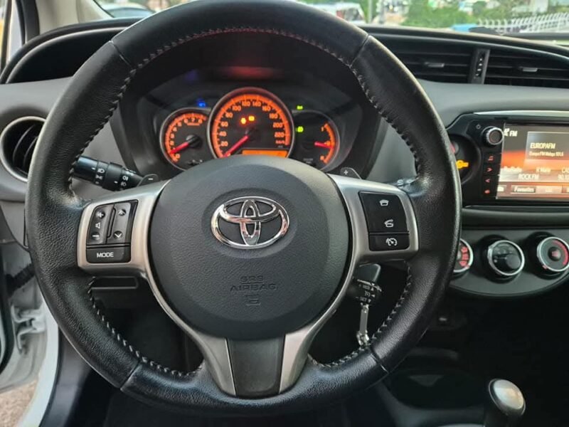 TOYOTA YARIS 1.3 Active