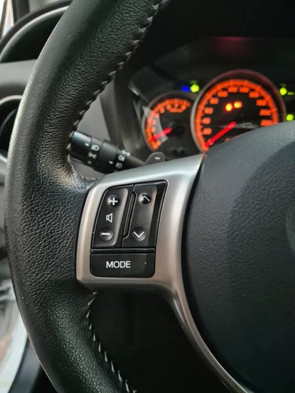 TOYOTA YARIS 1.3 Active