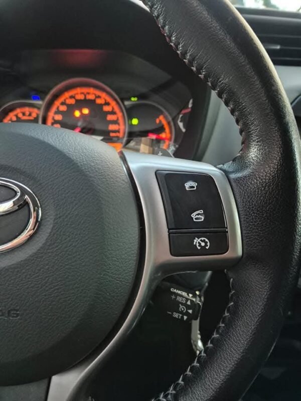 TOYOTA YARIS 1.3 Active