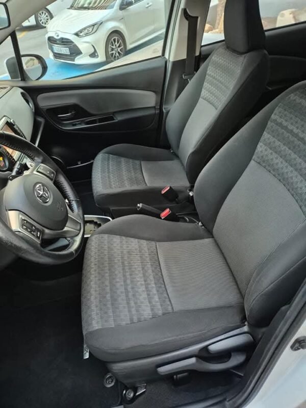 TOYOTA YARIS 1.3 Active
