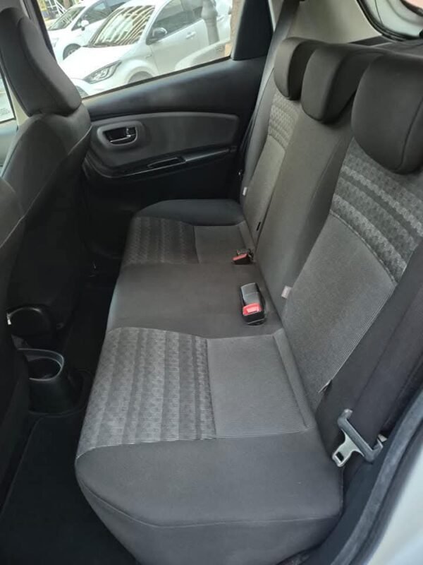 TOYOTA YARIS 1.3 Active