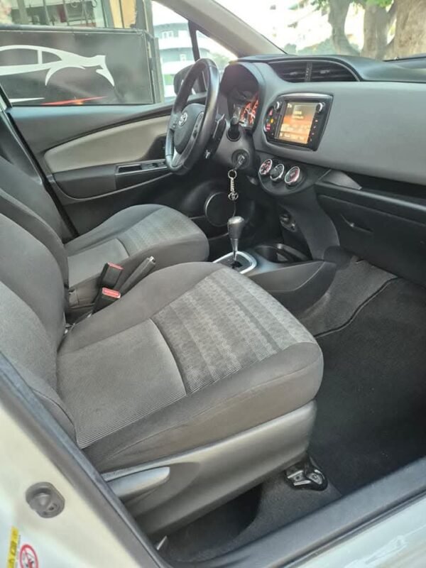 TOYOTA YARIS 1.3 Active