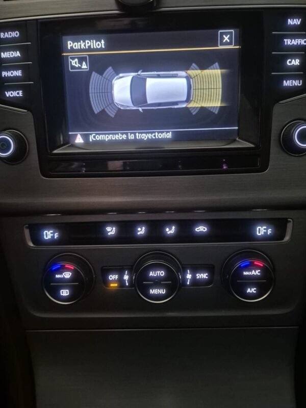 VOLKSWAGEN Golf VII ADVANCE 1.6 TDI