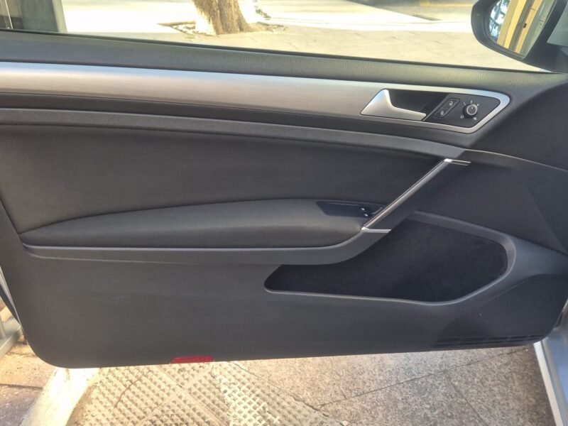 VOLKSWAGEN Golf VII ADVANCE 1.6 TDI