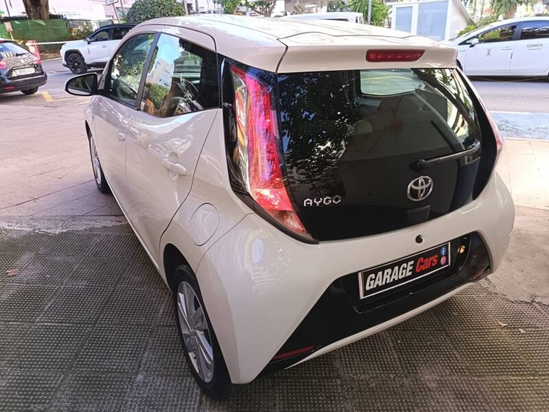 TOYOTA Aygo X.play .0