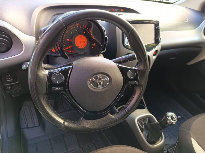 TOYOTA Aygo X.play .0