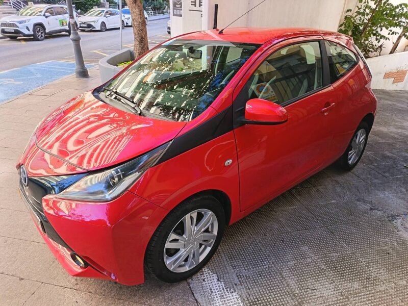 TOYOTA Aygo X play