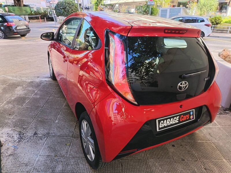 TOYOTA Aygo X play