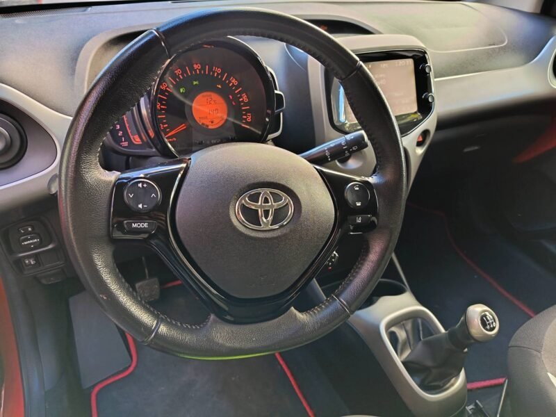 TOYOTA Aygo X play