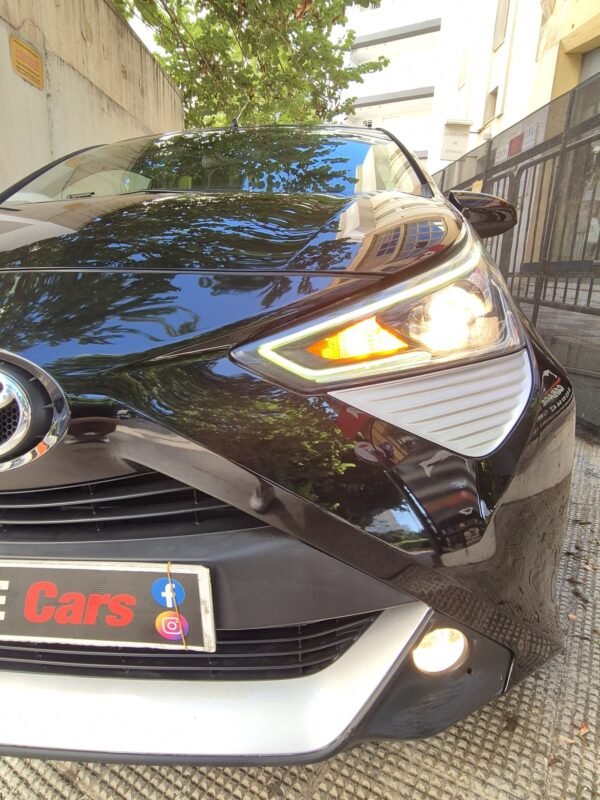 TOYOTA Aygo X wave