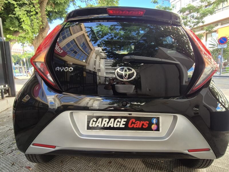 TOYOTA Aygo X wave